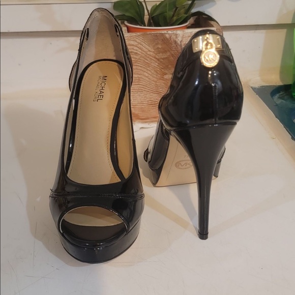 Used Michael Kors Hamilton Heels - Picture 4 of 4